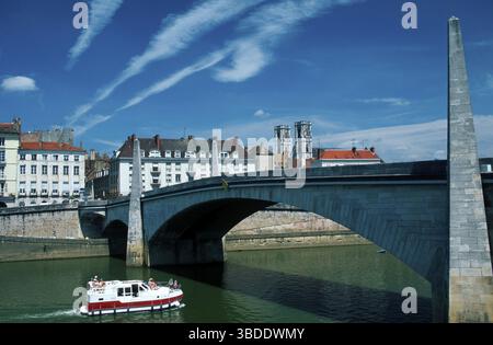 Pont Pont Laurent over River Saone, Chalon-sur-Saone, Burgundy, France, Pont Pont Laurent over River Saone, Chalon-sur-Saone, Bourgogne, FR Banque D'Images