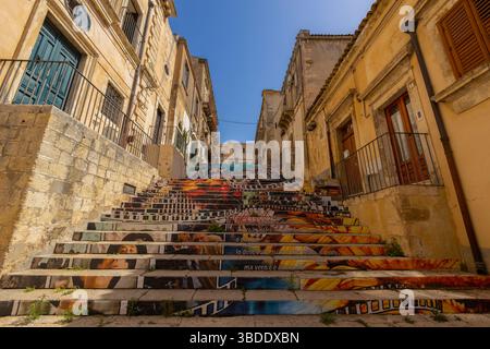 NOTO, ITALIE, 22 JUIN 2023 - escaliers décorés à Noto, province de Syracuse, Sicile, Italie Banque D'Images