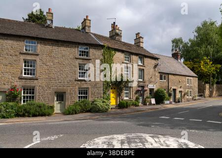 Le village de Baslow dans le Peak District, Derbyshire, Angleterre. Banque D'Images
