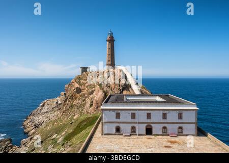 Vue aérienne du phare de Cabo Vilan près de Camarinas, Galice, Espagne Banque D'Images