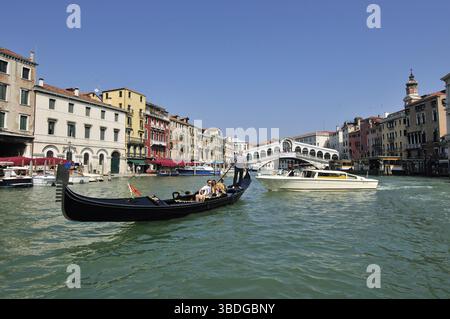 Aujourd'hui, la télécabine sert principalement aux touristes comme attraction typique de Venise. Les Vénitiens utilisent encore la gondole pour les mariages, les célébrations et les cérémonies Banque D'Images