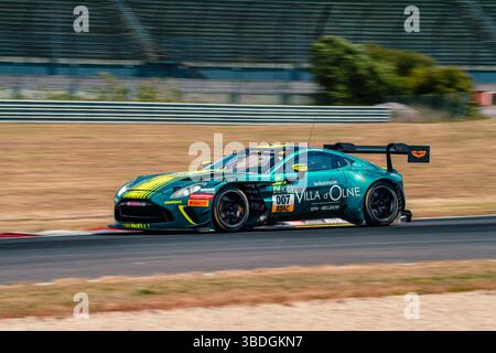 Schipkau, Allemagne. 24 mai 2025. Schipkau, Allemagne, 24 mai 2025 : voiture #007 - Aston Martin Vantage GT3 - Comtoyou Racing - Gilles Magnus (bel) en course 1 lors du deuxième week-end du calendrier DTM 2025 au Dekra Lausitzring à Schipkau. (Mike Wiss/SPP) crédit : photo de presse sportive SPP. /Alamy Live News Banque D'Images