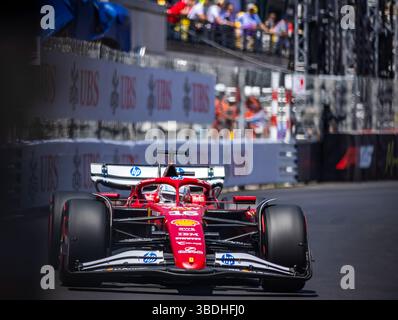Principauté de Monaco, Monaco. 24 mai 2025. Charles Leclerc n.16 (Scuderia Ferrari HP) au volant lors des essais libres 3 du F1 Tag Heuer Grand Prix de Monaco à Monte Carlo, Monaco, le 24 mai 2025. (Photo de Daniele Marangoni/Sipa USA) crédit : Sipa USA/Alamy Live News Banque D'Images