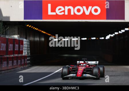 MONTE-CARLO, MONACO - 24 MAI : Charles Leclerc de Monaco au volant de la (16) Ferrari SF-25 lors des qualifications avant le Grand Prix de F1 de Monaco sur le circuit de Monaco le 24 mai 2025 à Monte-Carlo, Monaco.(photo de Qian Jun/Paddocker) Banque D'Images