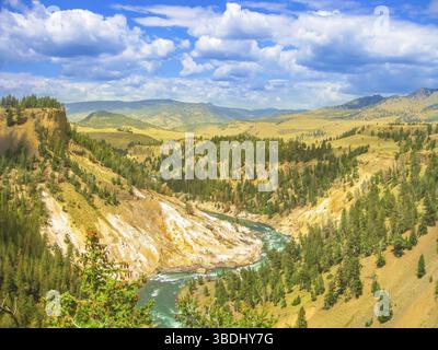 Lower Falls dans la rivière Yellowstone, la cascade la plus populaire dans le parc national de Yellowstone, Wyoming, Montana et Idaho, États-Unis. Amérique du Nord in Banque D'Images