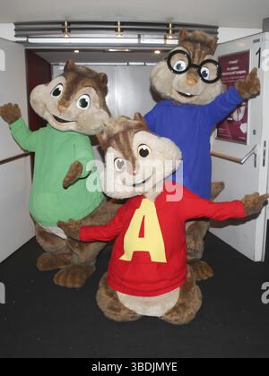 Alvin Seville et ses frères Theodore Seville et Simon Seville- au Walking Act, Alvin et le Chipmunks Road Chip au CinemaxX Magdeburg Banque D'Images