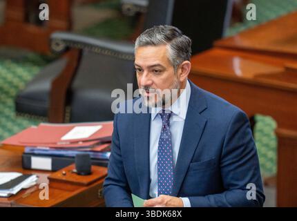 Austin Texas USA, 23 mai 2025 : le sénateur de l'État du Texas CESAR BLANCO (d-El Paso) en action au Sénat pendant la 89e session législative. ©Bob Daemmrich Banque D'Images