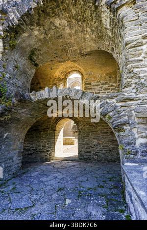 Pirita, Estonie - 6 août 2021 : vue détaillée des ruines du couvent Saint Brigitta à Pirita près de Tallinn Banque D'Images