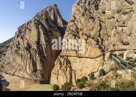 Une vue sur le célèbre et historique Camino del Rey dans le sud de l'Espagne près de Malaga Banque D'Images