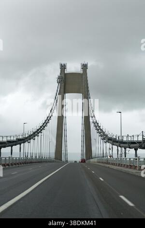 France - 15 août 2019 : vue verticale du pont suspendu de Tancarville en Normandie Banque D'Images