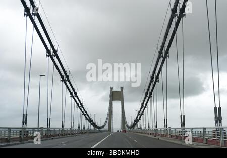 France - 15 août 2019 : vue horizontale du pont suspendu de Tancarville en Normandie Banque D'Images