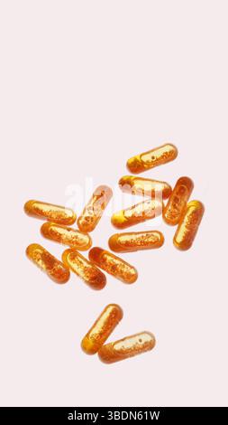 Placer pour le texte. Beaucoup de médicaments jaunes sur un fond rose. Beaucoup de vitamines. Style. Banque D'Images