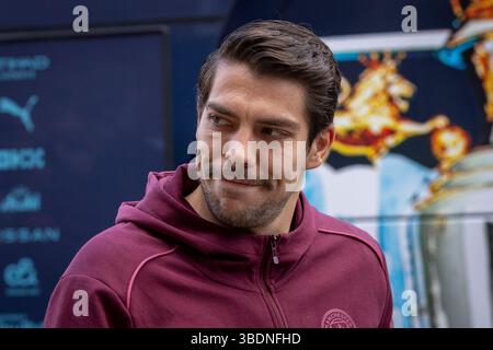 Londres, Royaume-Uni. 25 mai 2025. Stefan Ortega (18 ans) de Manchester City arrive à Craven Cottage avant le match de premier League anglaise Fulham FC contre Manchester City FC à Craven Cottage, Londres, Angleterre, Royaume-Uni le 25 mai 2025 crédit : Ian Stephen/Every second Media crédit : Every second Media/Alamy Live News Banque D'Images