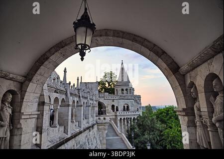 Porte sud du bastion des pêcheurs (Halaszbastya) à Budapest, Hongrie Banque D'Images