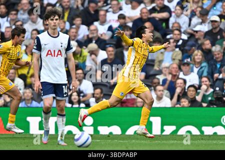 Londres, Royaume-Uni. 25 mai 2025. Diego Gomez de Brighton en fait 4. Lors des Spurs vs Brighton et Hove Albion, premier League match au Tottenham Hotspur Stadium de Londres. Cette image est RÉSERVÉE à UN USAGE ÉDITORIAL. Licence requise de Football DataCo pour toute autre utilisation. Crédit : MARTIN DALTON/Alamy Live News Banque D'Images