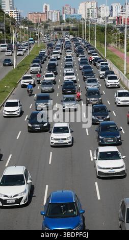 Des véhicules dans un embouteillage salvador, bahia, brésil : 28 novembre 2024 : des véhicules sont vus dans un embouteillage sur l'avenue Luiz Viana dans la ville de Salvador. SALVADOR BAHIA BRÉSIL Copyright : xJoaxSouzax 281124JOA203 Banque D'Images