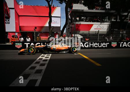 Montecarlo, Mezzolombardo, Monaco. 25 mai 2025. Lando Norris (McLaren F1 Team) au départ du Grand Prix FIA de formule 1 de Monaco 2025 sur le circuit de Monaco à Montecarlo, Monaco. (Crédit image : © Daisy Facinelli/ZUMA Press Wire) USAGE ÉDITORIAL SEULEMENT ! Non destiné à UN USAGE commercial ! Banque D'Images