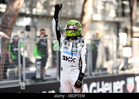 Montecarlo, Mezzolombardo, Monaco. 25 mai 2025. Lando Norris (McLaren F1 Team) remporte le Grand Prix FIA de formule 1 de Monaco 2025 sur le circuit de Monaco à Montecarlo, Monaco. (Crédit image : © Daisy Facinelli/ZUMA Press Wire) USAGE ÉDITORIAL SEULEMENT ! Non destiné à UN USAGE commercial ! Banque D'Images