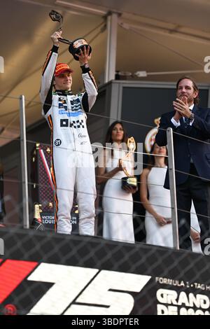 Montecarlo, Mezzolombardo, Monaco. 25 mai 2025. Oscar Piastri (McLaren F1 Team) célébré sur le podium du Grand Prix FIA de formule 1 de Monaco 2025 sur le circuit de Monaco à Montecarlo, Monaco. (Crédit image : © Daisy Facinelli/ZUMA Press Wire) USAGE ÉDITORIAL SEULEMENT ! Non destiné à UN USAGE commercial ! Banque D'Images