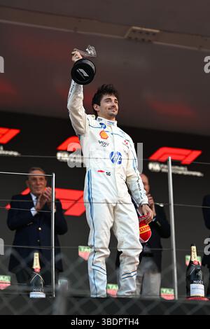 Montecarlo, Mezzolombardo, Monaco. 25 mai 2025. Charles Leclerc (Scuderia Ferrari) célébré sur le podium du Grand Prix FIA de formule 1 Monaco 2025 sur le circuit de Monaco à Montecarlo, Monaco. (Crédit image : © Daisy Facinelli/ZUMA Press Wire) USAGE ÉDITORIAL SEULEMENT ! Non destiné à UN USAGE commercial ! Banque D'Images