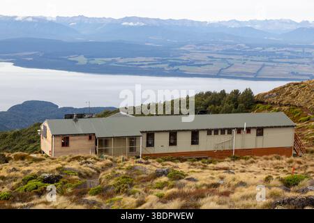 La cabane Luxmore sur la piste Kepler, une des grandes promenades en Nouvelle-Zélande. Banque D'Images