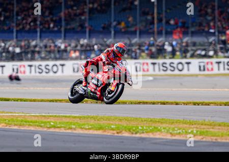 TOWCESTER, ROYAUME-UNI. Mai 25 : Marc Marquez (#mm93, Espagne) de Ducati Lenovo Team) en MotoGP dimanche lors du Grand Prix de Tissot du Royaume-Uni 2025 au circuit de Silverstone le samedi 25 mai 2024 à TOWCESTER, ANGLETERRE. Crédit : Taka G Wu/Alamy Live News Banque D'Images