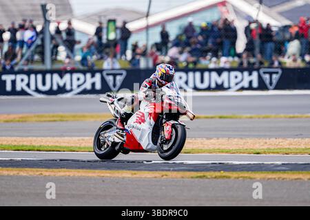 TOWCESTER, ROYAUME-UNI. Mai 25 : Joan Mir (#jm36, Espagne) de Honda HRC Castrol action dans la course MotoGP de dimanche lors du Grand Prix Tissot du Royaume-Uni 2025 au circuit de Silverstone le samedi 25 mai 2024 à TOWCESTER, ANGLETERRE. Crédit : Taka G Wu/Alamy Live News Banque D'Images
