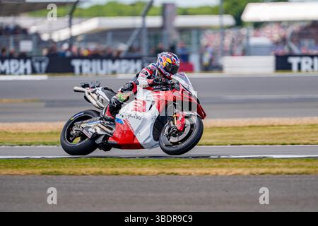TOWCESTER, ROYAUME-UNI. Mai 25 : Joan Mir (#jm36, Espagne) de Honda HRC Castrol action dans la course MotoGP de dimanche lors du Grand Prix Tissot du Royaume-Uni 2025 au circuit de Silverstone le samedi 25 mai 2024 à TOWCESTER, ANGLETERRE. Crédit : Taka G Wu/Alamy Live News Banque D'Images