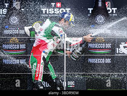 TOWCESTER, ROYAUME-UNI. Mai 25 : action dans la course MotoGP de dimanche lors du Grand Prix de Tissot du Royaume-Uni 2025 au circuit de Silverstone le dimanche 25 mai 2025 à TOWCESTER, ANGLETERRE. Crédit : Taka G Wu/Alamy Live News Banque D'Images