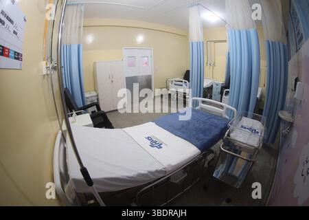 Serrinha, bahia, brésil - 8 mars 2025 : vue d'une salle d'une maternité publique dans la ville de Serinha à Bahia. Banque D'Images
