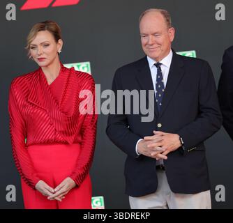 Circuit de Monaco, Monte Carlo, Monaco. 25 mai 2025. Formule 1 Tag Heuer Grand Prix de Monaco 2025 ; Race Day ; Charlene, Princesse de Monaco, et Albert II, Prince de Monaco sur le podium crédit : action plus Sports/Alamy Live News Banque D'Images
