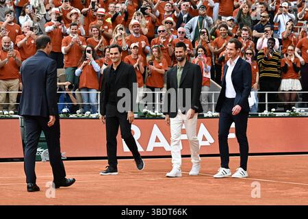 Paris, France. 25 mai 2025. Novak Djokovic, Roger Federer, Rafael Nadal et Andy Murray assistent à l'hommage rendu à Rafael Nadal lors de l'Open de France 2025 à Roland Garros le 25 mai 2025 à Paris. Photo de Laurent Zabulon/ABACAPRESS.COM crédit : Abaca Press/Alamy Live News Banque D'Images