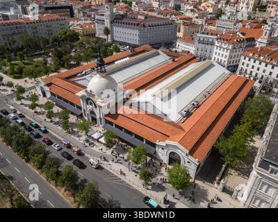 Belle vue aérienne sur l'ancien bâtiment historique du marché Ribeira Banque D'Images