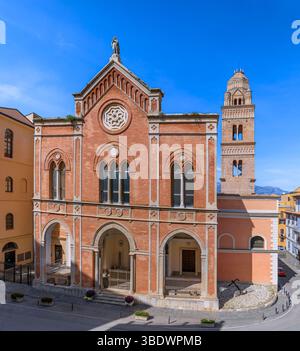 Cathédrale Gaeta dans le Latium, Italie : vue sur la façade principale et le clocher. Banque D'Images