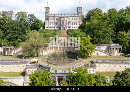 Dresde, Allemagne. 26 mai 2025. Vue sur les thermes romains devant le palais de l'Albrechtsberg (vue aérienne avec un drone). Les bains de style classique tardif situés sous le château, qui ont été fermés pendant dix ans, sont en cours de rénovation conformément à leur statut classé. Crédit : Sebastian Kahnert/dpa/Alamy Live News Banque D'Images
