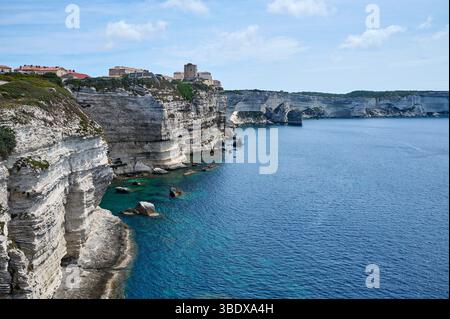 Falaises de craie blanche de Bonifacio Banque D'Images