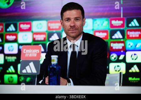 MADRID, ESPAGNE - MAI 26 : le nouvel entraîneur-chef du Real Madrid, Xabi Alonso, affronte les médias lors d'une conférence de presse au terrain d'entraînement de Valdebebas le 26 mai 2025 à Madrid, en Espagne. (Photo de QSP) Banque D'Images