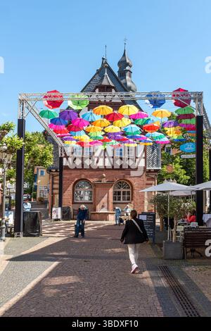 Rue principale dans la vieille ville historique de Hofheim am Taunus, Hesse, Allemagne Banque D'Images
