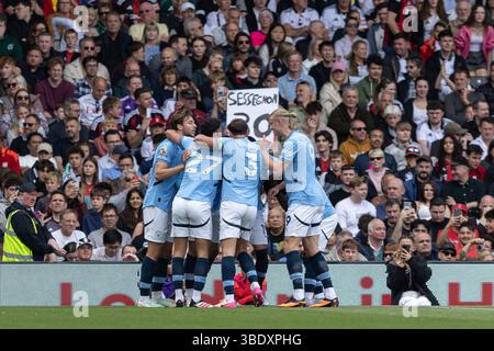 Londres, Royaume-Uni. 25 mai 2025. Londres, 25 mai 2025 : célébrations du 1er but des joueurs de Manchester City lors du match de premier League entre Fulham et Manchester City au Craven Cottage le 25 mai 2025 à Londres, Angleterre. (Pedro Soares/SPP) crédit : photo de presse SPP Sport. /Alamy Live News Banque D'Images