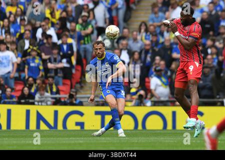 Londres, Angleterre. 26 mai 2025. Joe Lewis lors de la finale des Play-Off Sky Bet EFL League Two entre l'AFC Wimbledon et Walsall au stade de Wembley, à Londres. Kyle Andrews/Alamy Live News Banque D'Images