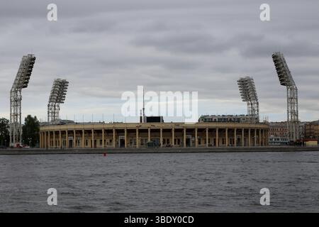 Saint-Pétersbourg, Russie. 25 mai 2025. Petrovsky Stadium à Pétersbourg, Russie, par temps nuageux. Crédit : SOPA images Limited/Alamy Live News Banque D'Images