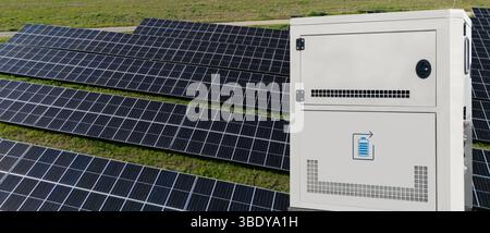 Centrale solaire avec stockage d'énergie. Banque D'Images