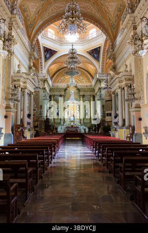 Guanajuato City, Mexique - 30 mai 2016 : vue intérieure de la Basilique notre-Dame de Guanajuato, mettant en valeur son architecture ornée. Banque D'Images
