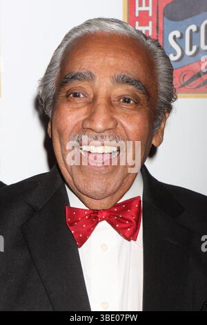 **FICHIER PHOTO** Charles Rangel est décédé. Charles B. Rangel, membre du Congrès, lors de la représentation nocturne d'ouverture de 'The Scottsboro Boys' au Lyceum Theatre de New York le 31 octobre 2010. Crédit photo : Henry McGee/MediaPunch Banque D'Images