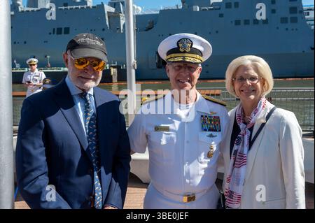 New York, États-Unis. 26 mai 2025. NEW YORK, NEW YORK - MAI 26 : L'ADM Daryl Caudle (C), commandant du U.S. Fleet Forces Command, assiste à la cérémonie annuelle de commémoration du jour du souvenir de l'Intrepid Sea, Air & Space Museum le 26 mai 2025 à New York. Crédit : Ron Adar/Alamy Live News Banque D'Images