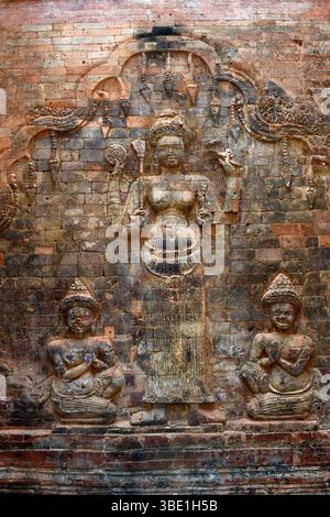 Bas relief de la déesse Lakshmi, l'épouse de Vishnu, temple Prasat Kravan, Angkor, Cambodge, Indochine, Asie du Sud-est, Asie. Banque D'Images