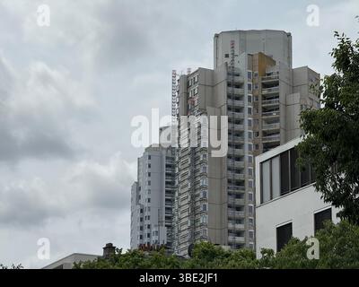 Paris, France. 23 mai 2025. Immeubles de grande hauteur dans le 19ème arrondissement. Crédit : Rachel Boßmeyer/dpa/Alamy Live News Banque D'Images