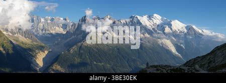 Le panorama du massif du Mont Blanc les aiguilles, les tours et les Grand Jorasses Banque D'Images