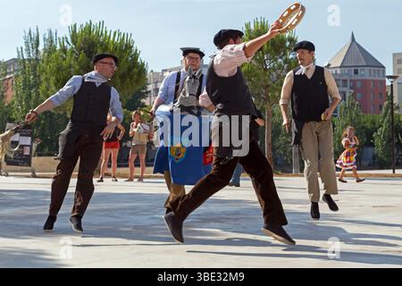 Chants et danses traditionnels. La Garriga Lengadociana. Festum total. Montpellier, Occitanie, France Banque D'Images