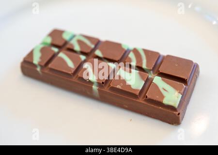 Lafayette, États-Unis. 05 mai 2025. Barre de chocolat Dubaï avec coloration verte visible, Lafayette, Californie, 5 mai 2025. (Photo Smith Collection/Gado/Sipa USA) crédit : Sipa USA/Alamy Live News Banque D'Images